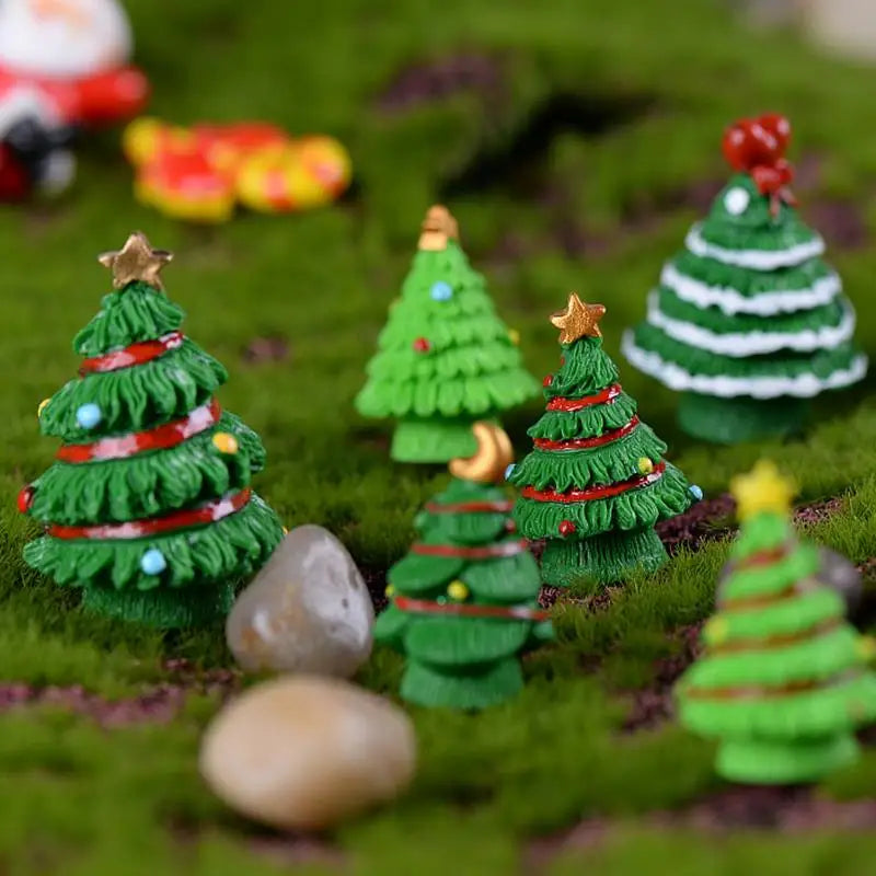 Mini Christmas Tree Couple Figurines